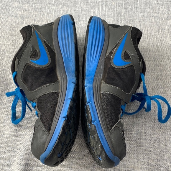 Nike Kids Black Sneakers with Blue Accents - Picture 8 of 8